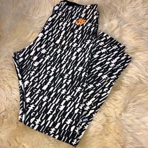 NWOT NIKE Leggings